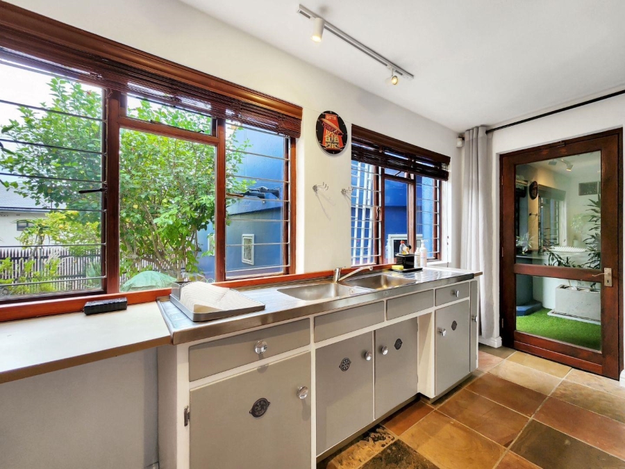 To Let 1 Bedroom Property for Rent in Vredehoek Western Cape